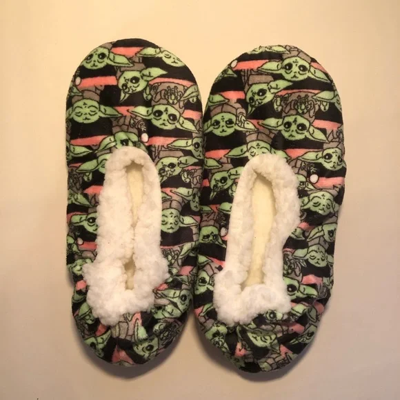 Grogu Baby Yoda Fuzzy House Slippers Disney Mandolorian The Child NWOT - Picture 4 of 5